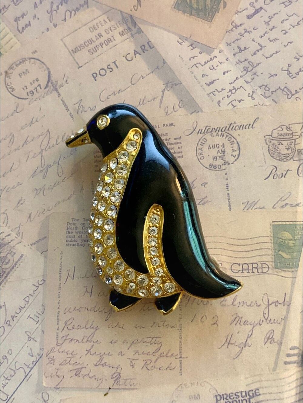 Vintage Sparkling Black Penguin Brooch with Rhinestones - Chic & Playful